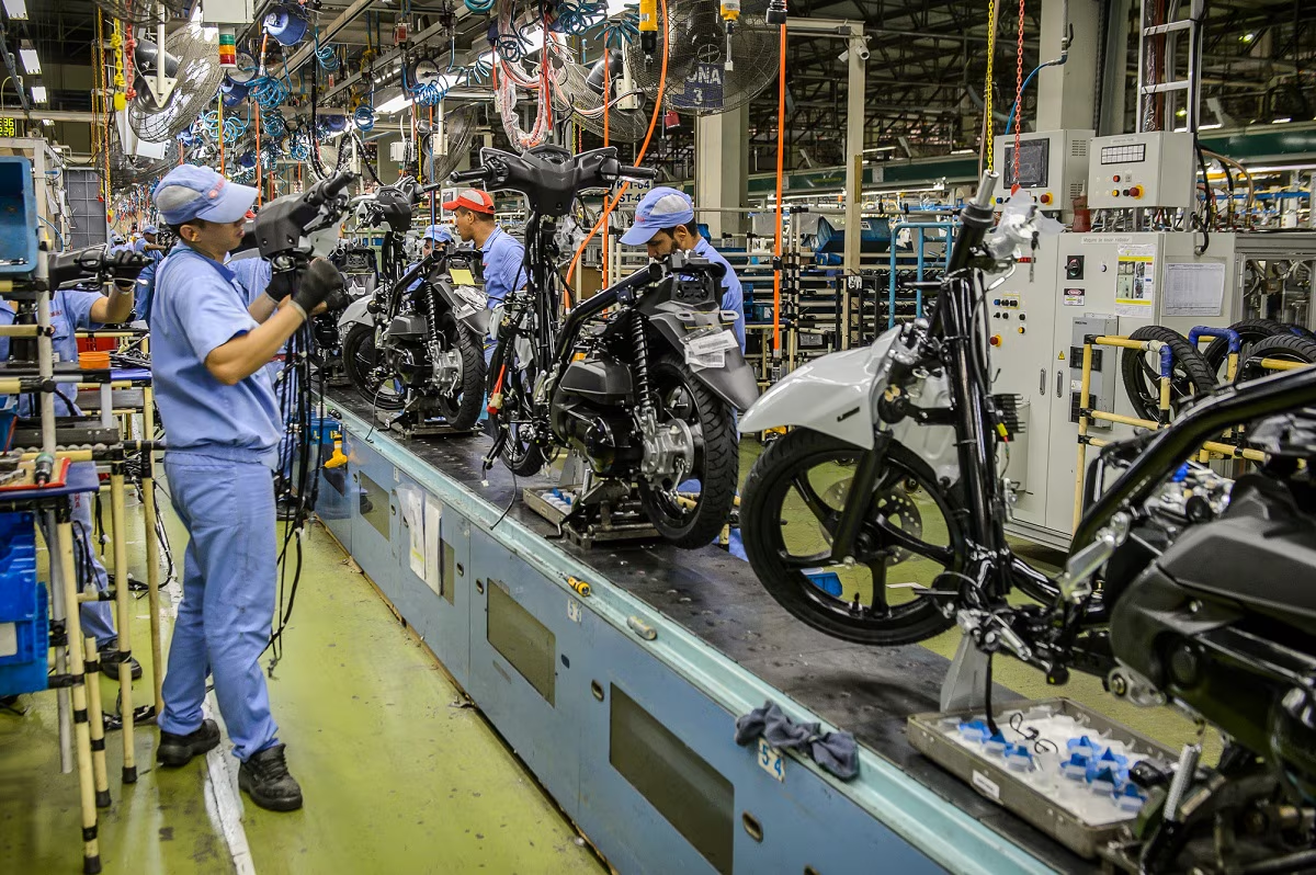 Setor industrial — linha de montagem de motos